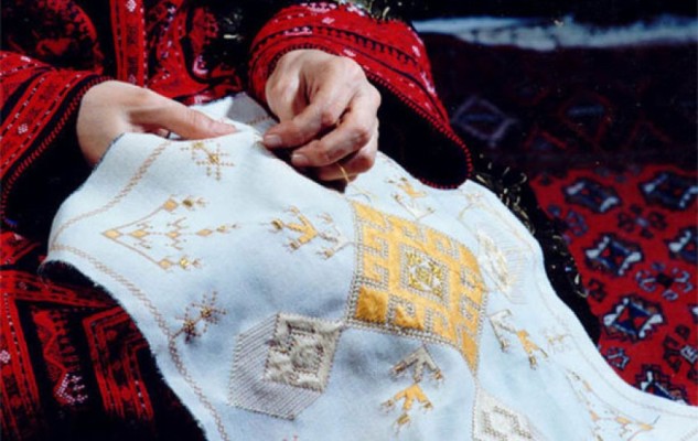 خورجینی پر از دست سازهای ایرانی