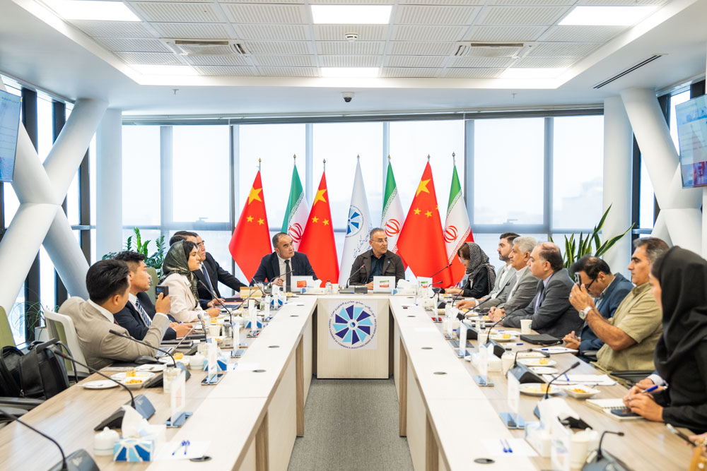 德黑兰商会运输委员会主席会见霍尔果斯国际商会主席