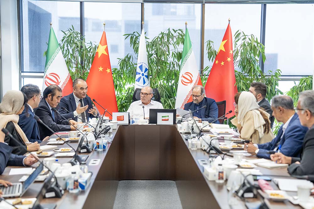 德黑兰商会主席与霍尔果斯国际商会代表团举行联合会议——双方就发展两国经贸关系的执行路线图交换意见
